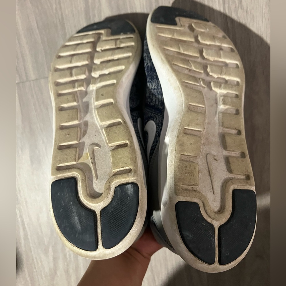 Nike Men's Blue and White Knit Sneakers size 13 - Picture 7 of 7